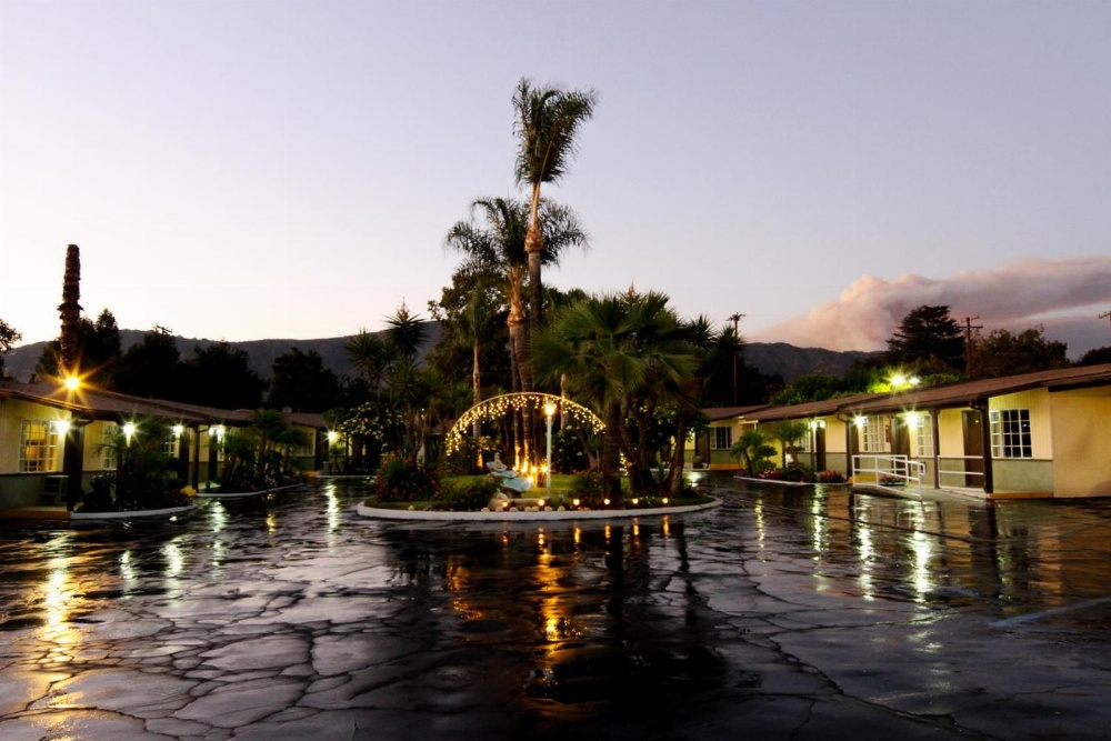 Palm Tropics Motel Main image