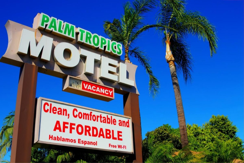 Palm Tropics Motel Image 25